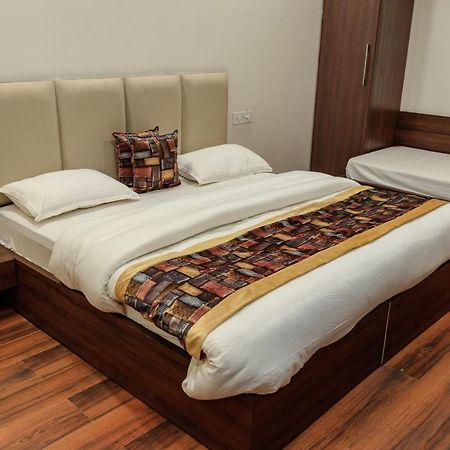 De Manora Homes - Unpretentious Hotel With A Garden , Posh Area Ranjit Avenue Amritsar Bagian luar foto