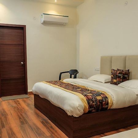 De Manora Homes - Unpretentious Hotel With A Garden , Posh Area Ranjit Avenue Amritsar Bagian luar foto