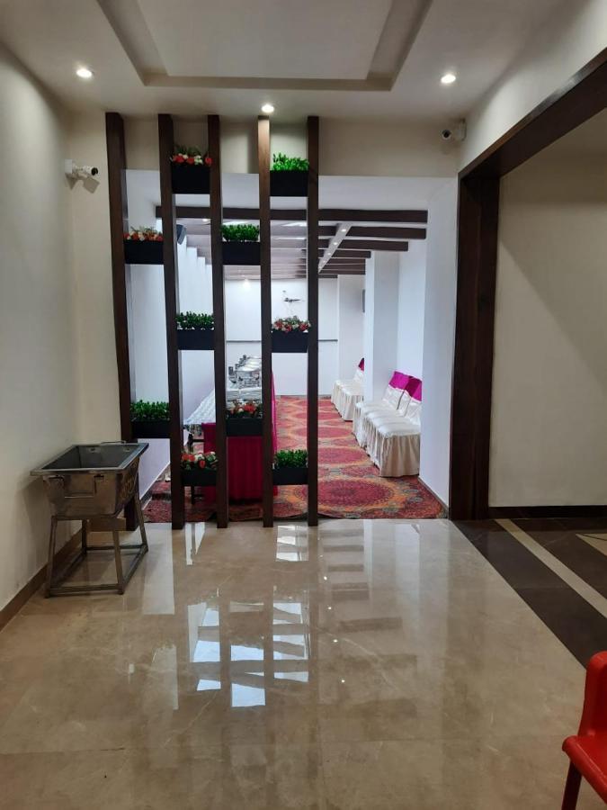 De Manora Homes - Unpretentious Hotel With A Garden , Posh Area Ranjit Avenue Amritsar Bagian luar foto