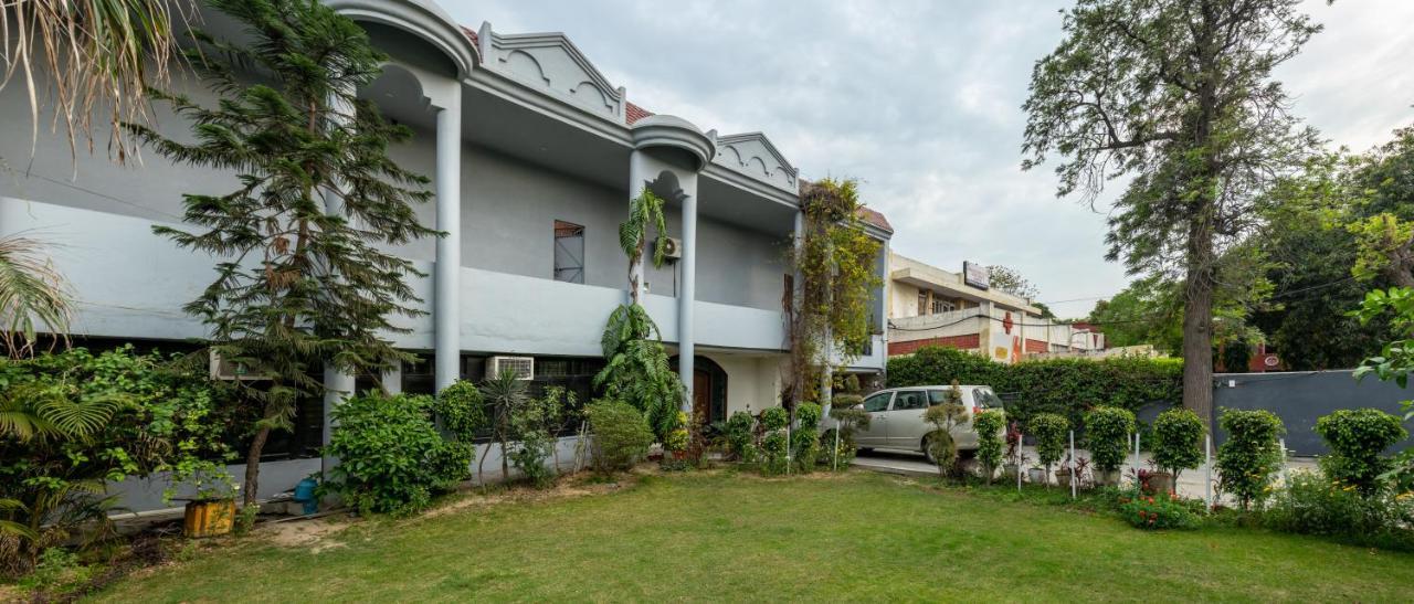 De Manora Homes - Unpretentious Hotel With A Garden , Posh Area Ranjit Avenue Amritsar Bagian luar foto