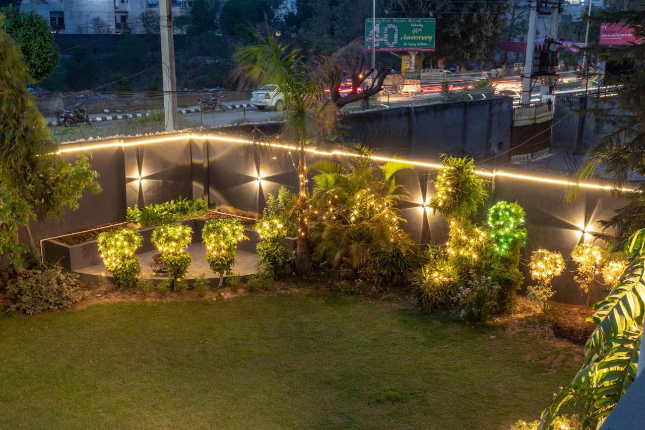 De Manora Homes - Unpretentious Hotel With A Garden , Posh Area Ranjit Avenue Amritsar Bagian luar foto