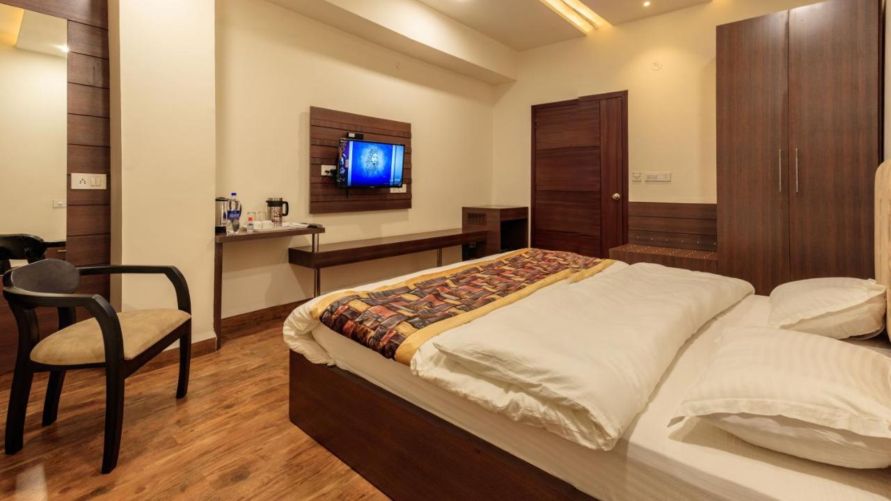 De Manora Homes - Unpretentious Hotel With A Garden , Posh Area Ranjit Avenue Amritsar Bagian luar foto