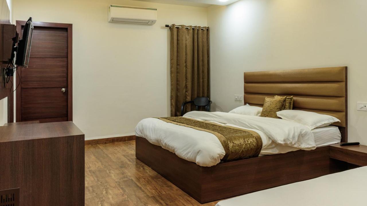 De Manora Homes - Unpretentious Hotel With A Garden , Posh Area Ranjit Avenue Amritsar Ruang foto